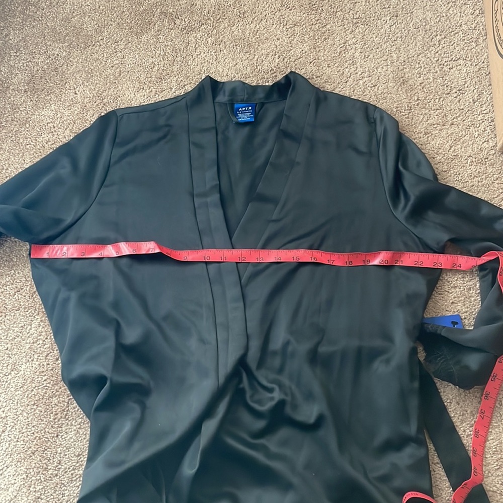 Robe - Picture 5 of 10